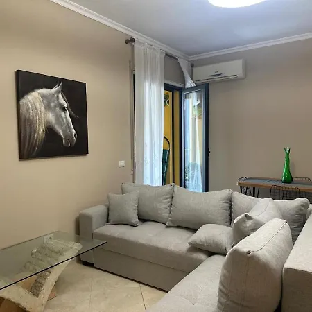 New Bazaar Area, Modern 1br, Private Parking, Ines 地拉那