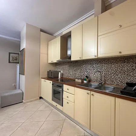 New Bazaar Area, Modern 1br, Private Parking, Ines 公寓 *