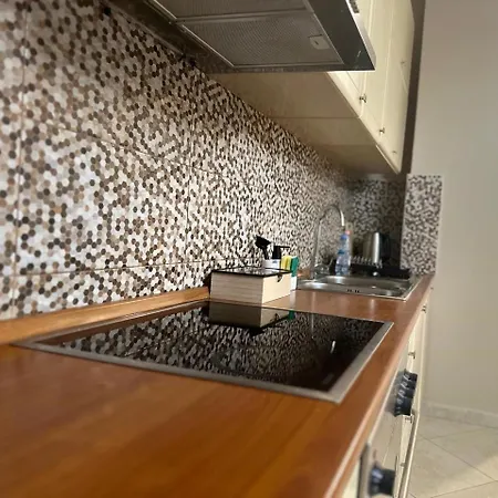 New Bazaar Area, Modern 1br, Private Parking, Ines 公寓 地拉那