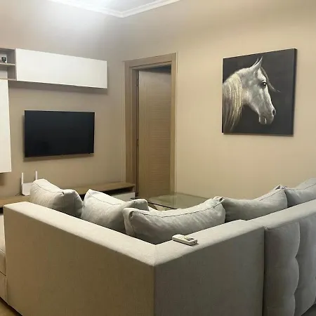 New Bazaar Area, Modern 1br, Private Parking, Ines *